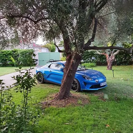 Un Jardin Pres De La A 700 M 2* Sainte-Maxime
